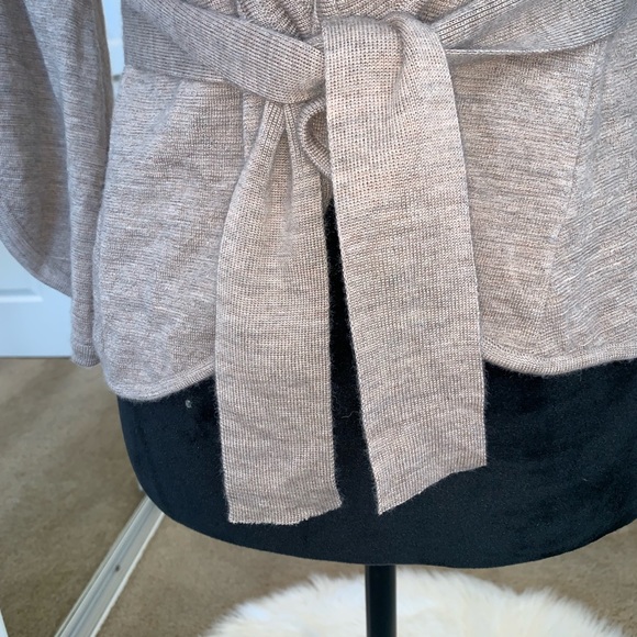 BCBG MAXAZARIA Tan 100% Warm Wool Soft Sweater XS - Picture 5 of 8